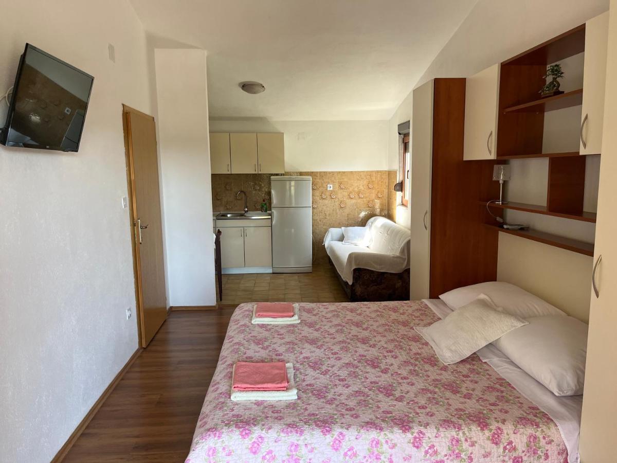 Apartmani Sekana Starigrad Paklenica Exterior photo